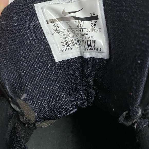 Basketball shoes - Picture 4 of 4